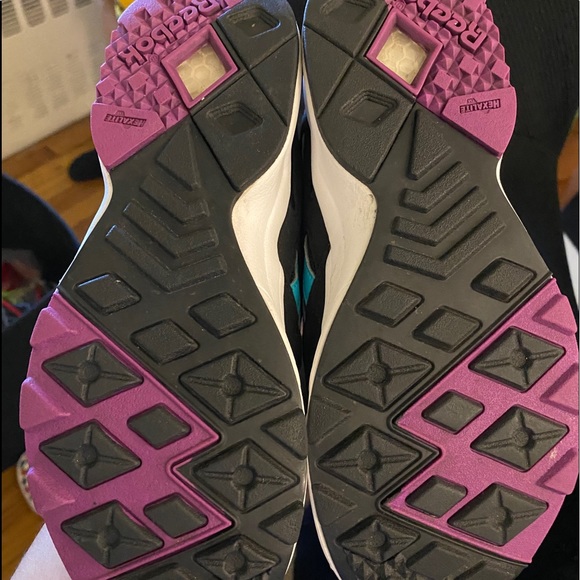 Reebox - Picture 4 of 5